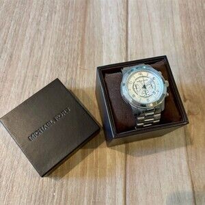 Michael Kors Runway Women’s Chronograph Watch Silver Dial Bracelet w/ Box